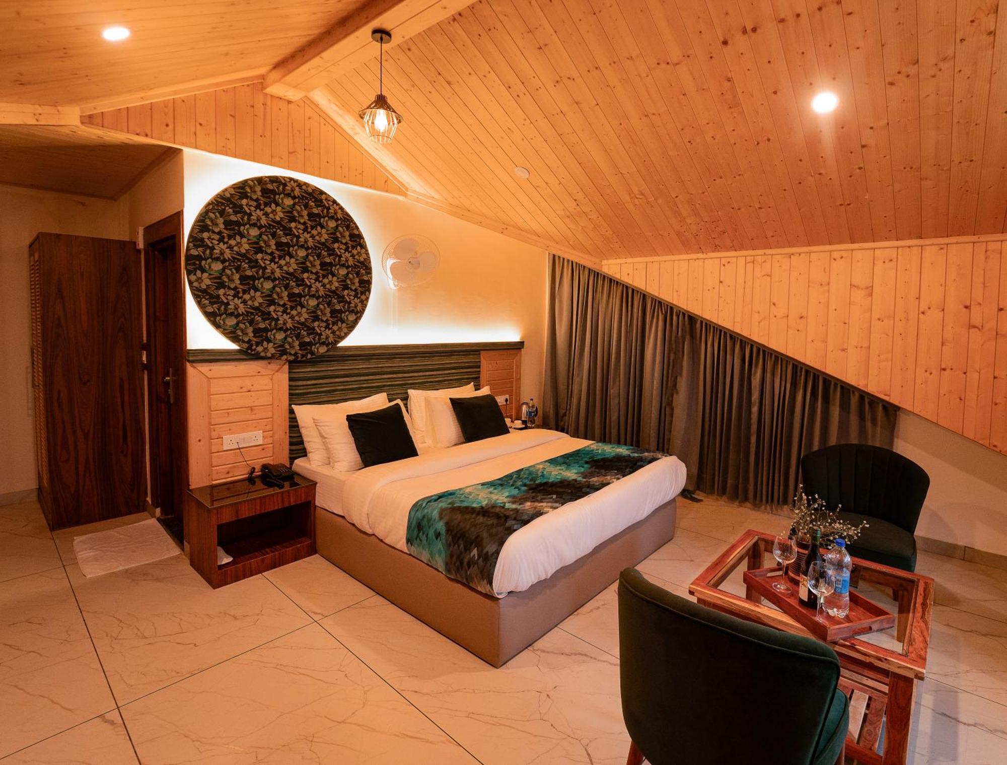 Отель Nazaara - A Luxe Retreat Манали Экстерьер фото