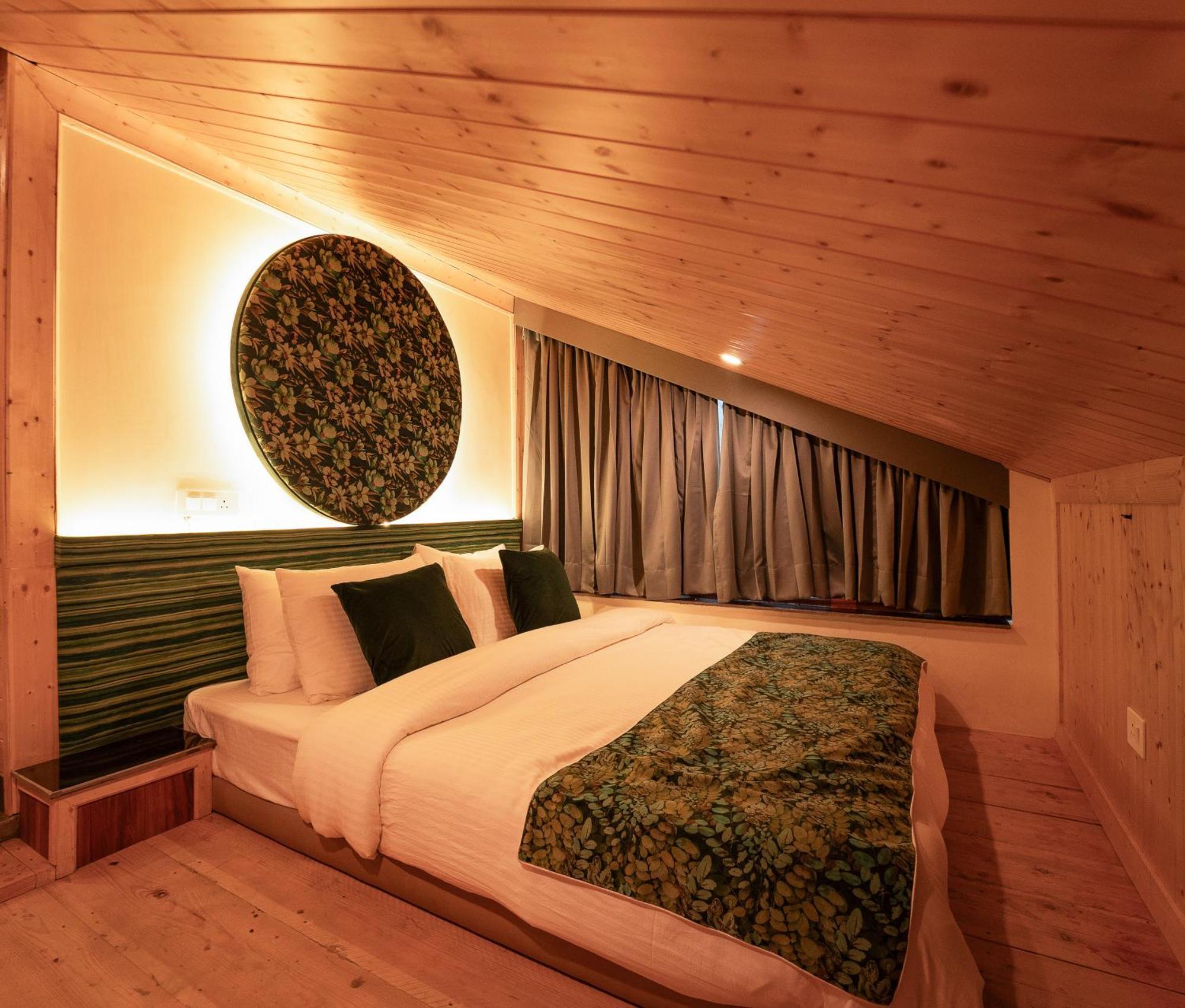 Отель Nazaara - A Luxe Retreat Манали Экстерьер фото