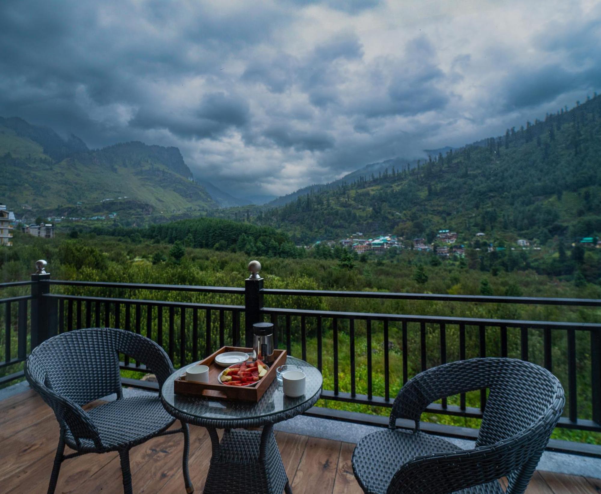 Отель Nazaara - A Luxe Retreat Манали Экстерьер фото