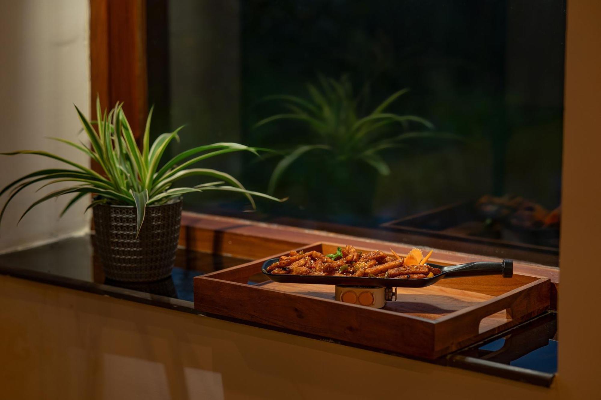 Отель Nazaara - A Luxe Retreat Манали Экстерьер фото